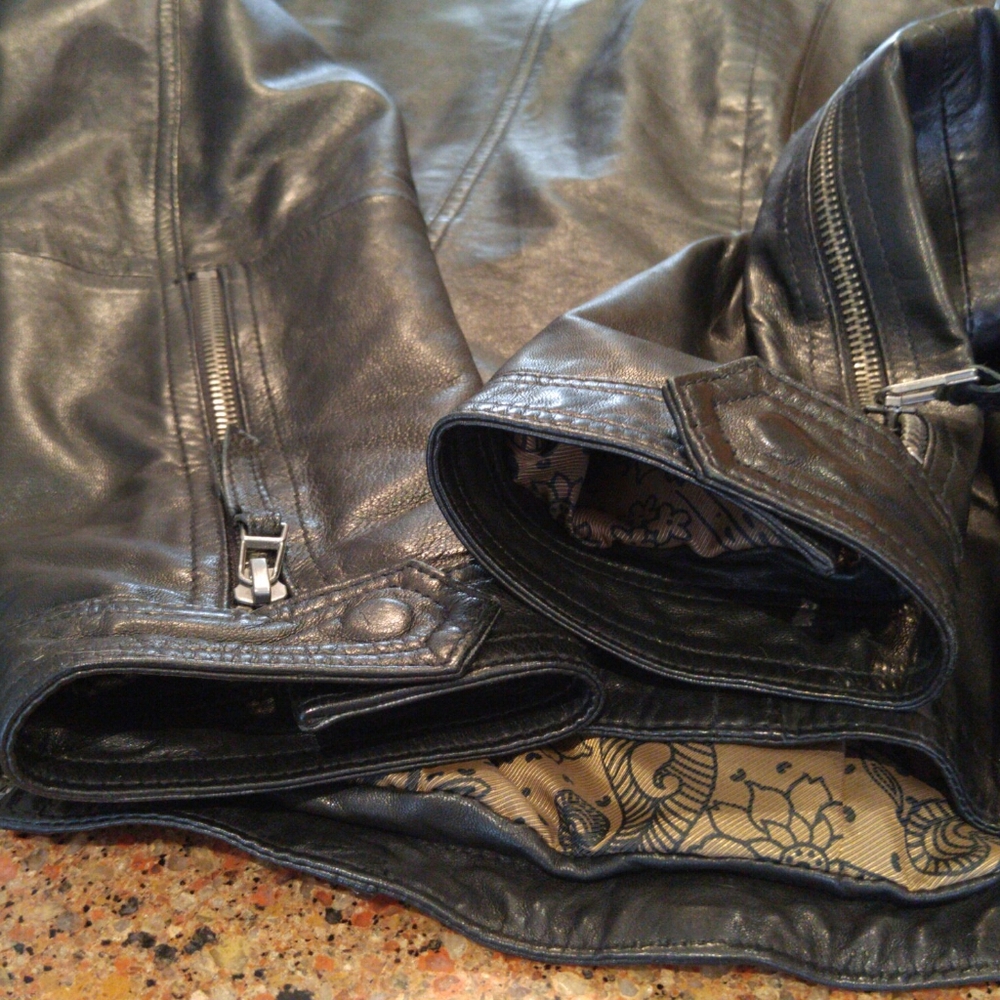 Black Rivet - Picture 10 of 13
